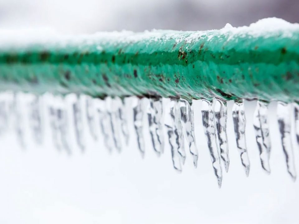 What to do when Your Plumbing Pipes Burst From the Cold